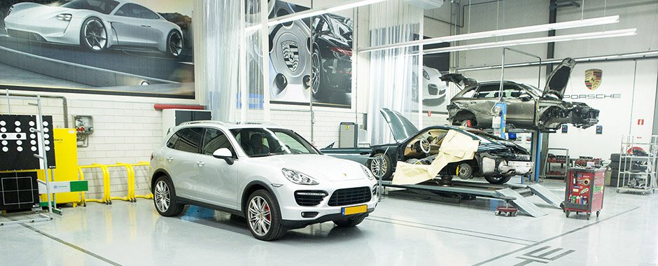 Stokvis Amsterdam en Recogroep feliciteren PCA BV met opening nieuw autoschadebedrijf